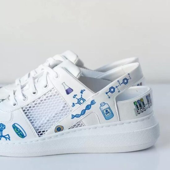 Медицински маратонки Laboratory в бяло с отворена пета 600015 /