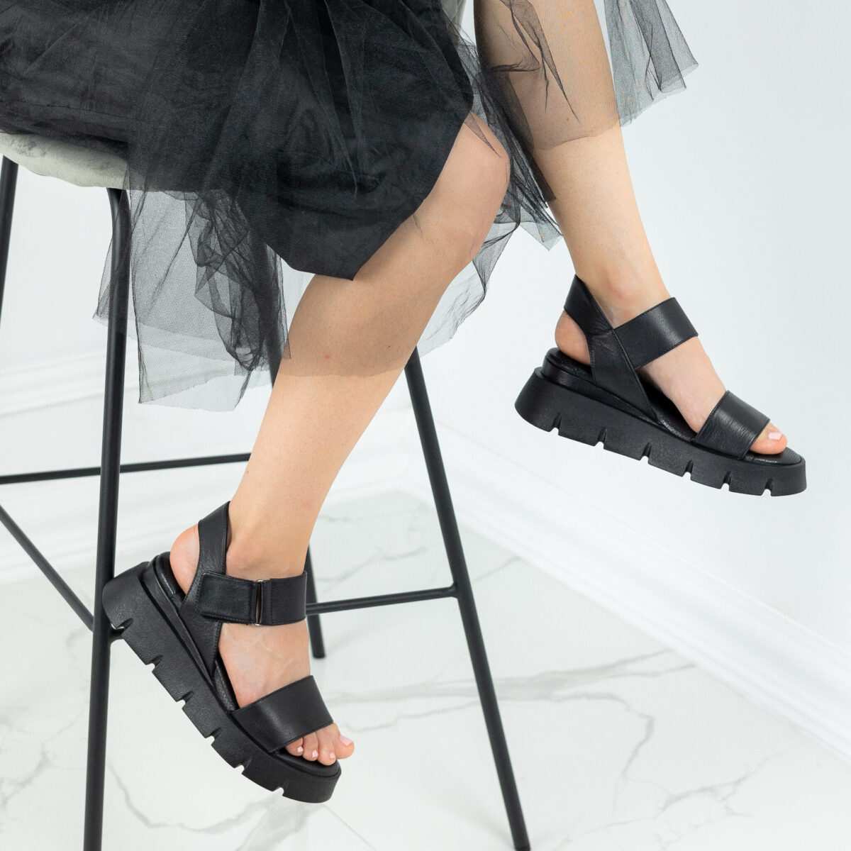 Черни анатомични сандали от естествена кожа с ниска платформа