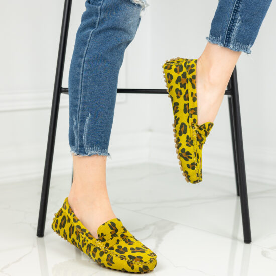 Дамски жълти мокасини от естествен велур с леопардов принт /