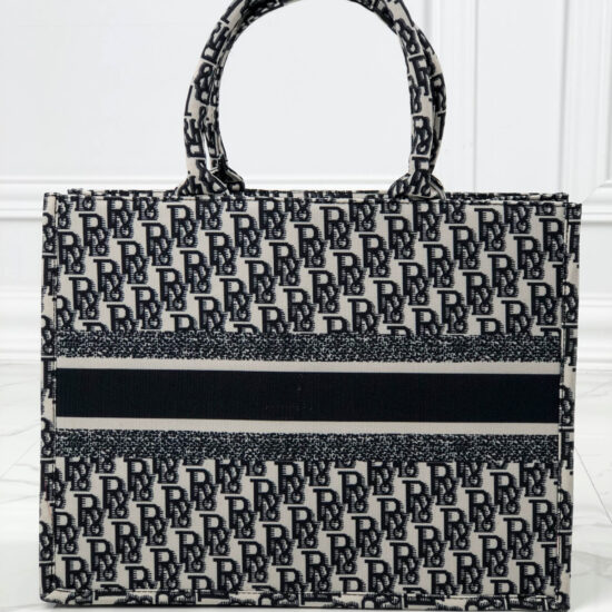 Alternative view of Голяма дамска чанта от текстил с ефектен принт Diorissimo 20057BL