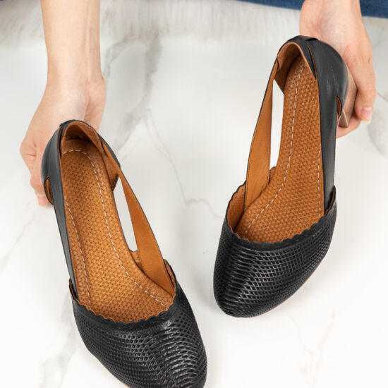 Alternative view of Дамски обувки на нисък ток от естествена кожа в черно