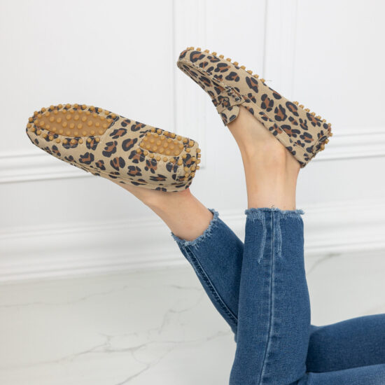 Дамски бежови мокасини от естествен велур с леопардов принт /