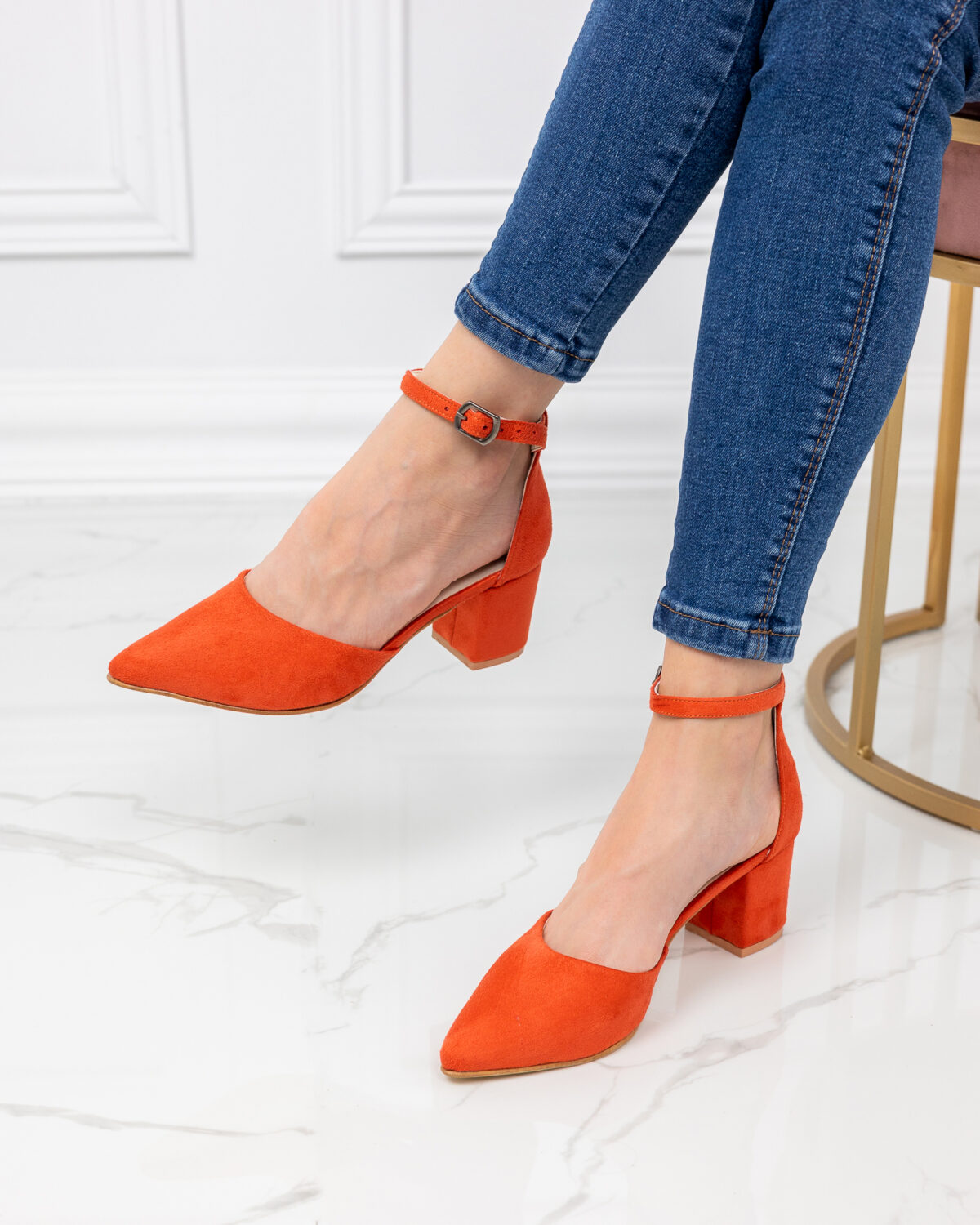 Елегантни велурени оранжеви обувки на нисък ток