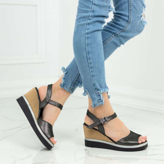 Черни дамски сандали на платформа от естествена кожа /
