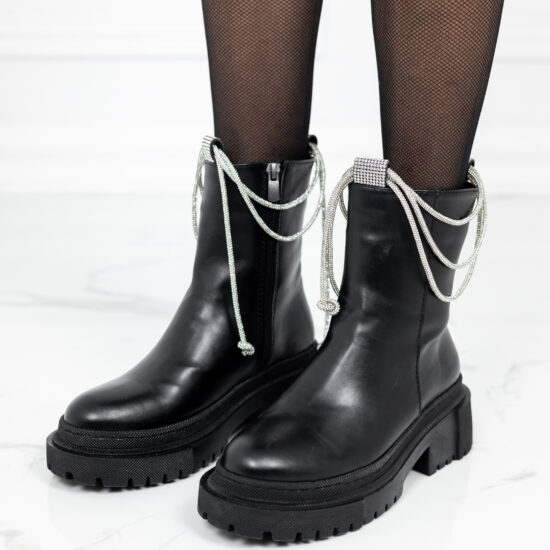 Кожени черни дамски боти /