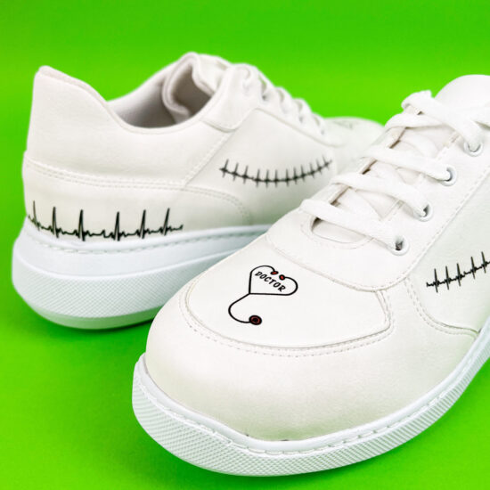 Медицински маратонки Wound в бяло с принт 600028 /