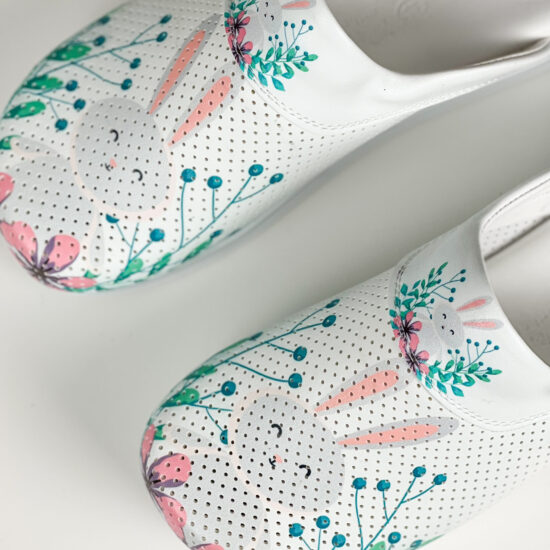 Alternative view of Дамско анатомично медицинско сабо с цветен принт