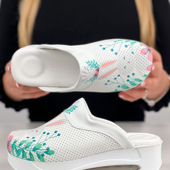 Дамско анатомично медицинско сабо с цветен принт /