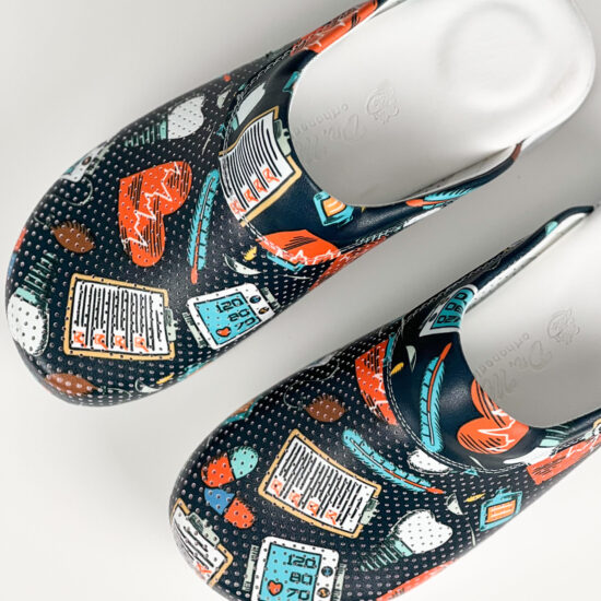 Alternative view of Дамско анатомично медицинско сабо с цветен принт