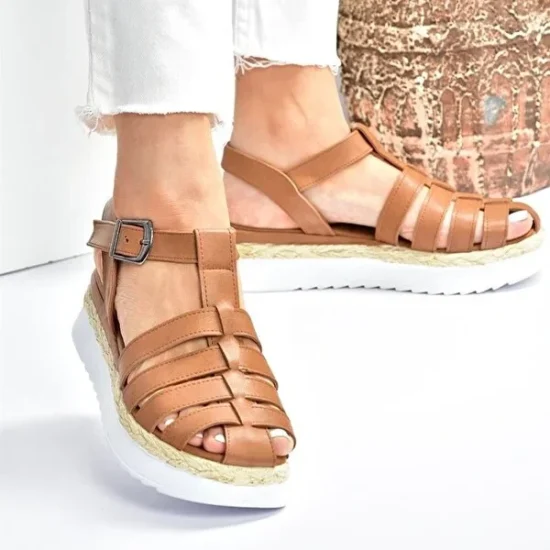 Дамски кафяви олекотени сандали със затворени пръсти /