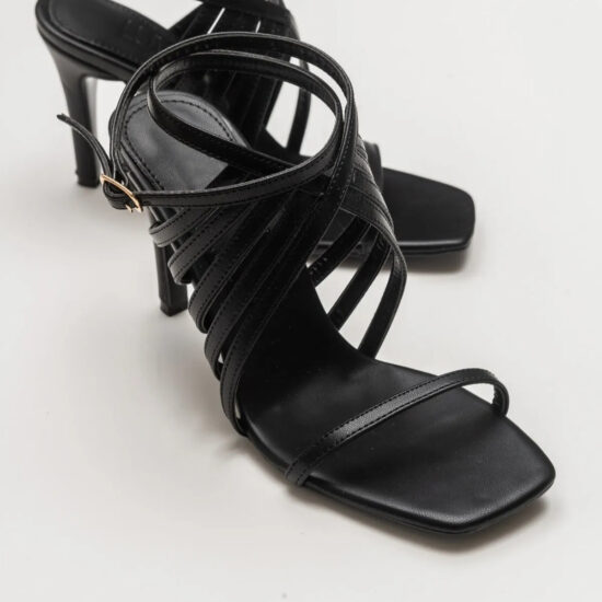 Rocco Черни сандали на висок ток /