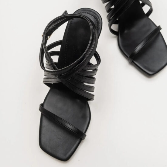 Rocco Черни сандали на висок ток /