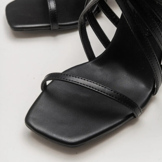 Rocco Черни сандали на висок ток /