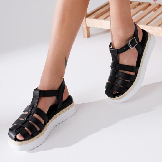 Дамски черни олекотени сандали със затворени пръсти /