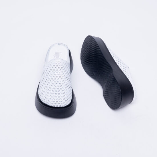 Бяло анатомично дамско сабо от естествена кожа на платформа /