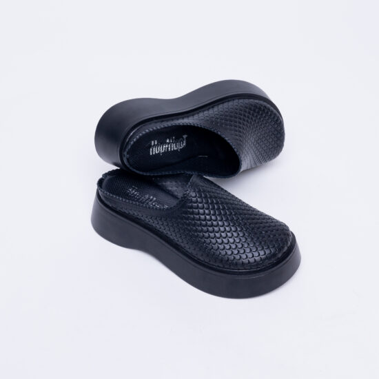 Черно анатомично дамско сабо от естествена кожа на платформа /