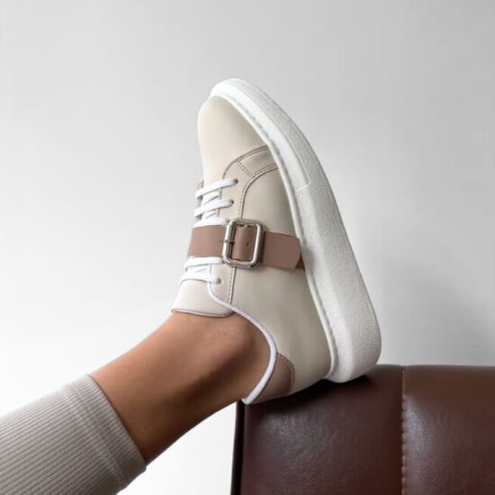 Alternative view of Класически бежови кецове с каишка