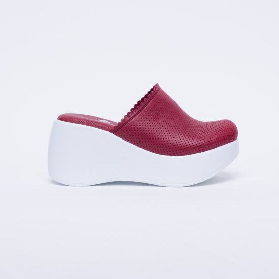 Alternative view of Червени анатомични чехли на платформа от естествена кожа