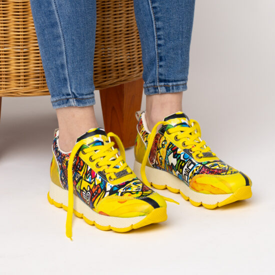 Дамски цветни маратонки с оригинален дизайн /