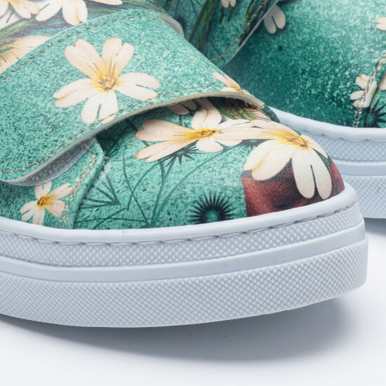 Daisy garden Дамски цветни кецове с оригинален дизайн /