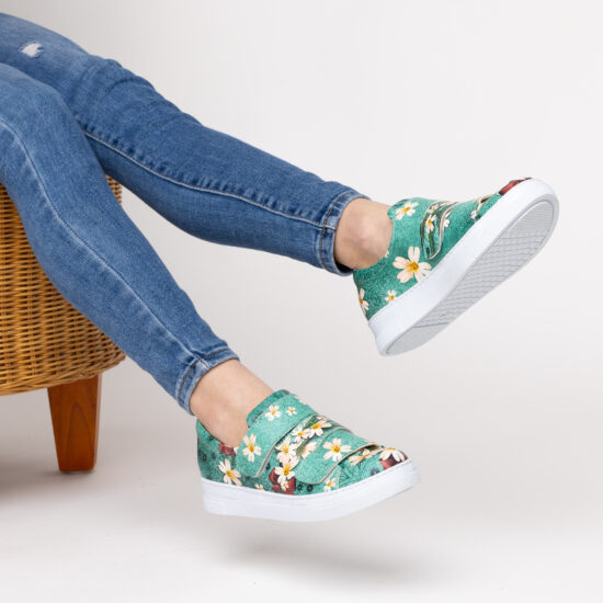 Daisy garden Дамски цветни кецове с оригинален дизайн /