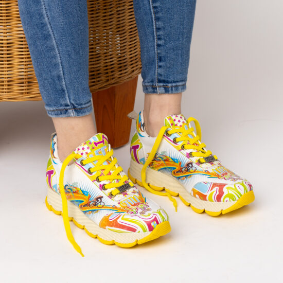 Дамски цветни маратонки с оригинален дизайн /