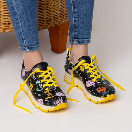 Дамски цветни маратонки с оригинален дизайн /