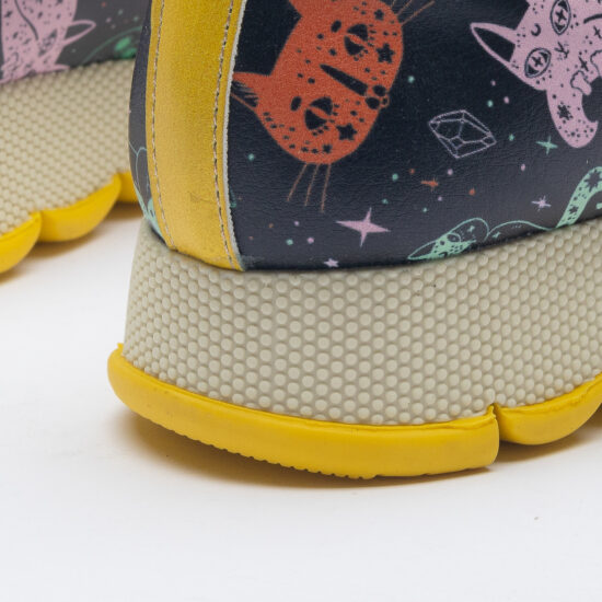 Дамски цветни маратонки с оригинален дизайн /