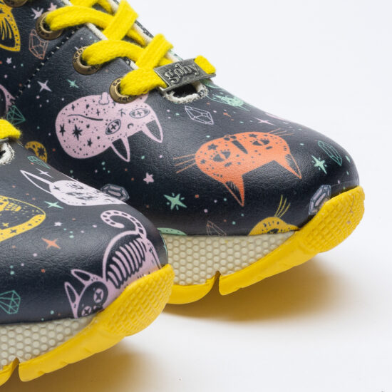 Дамски цветни маратонки с оригинален дизайн /