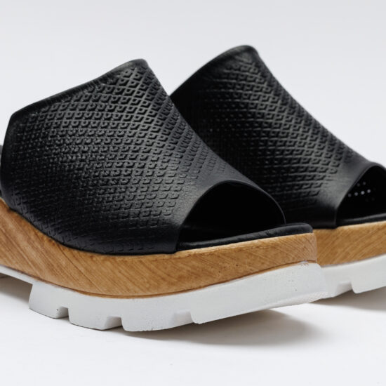 Majesty Черни чехли на платформа от естествена кожа /