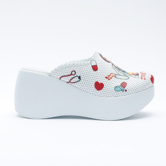 Alternative view of Медицинско сабо на платформа от естествена кожа