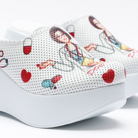 Медицинско сабо на платформа от естествена кожа /