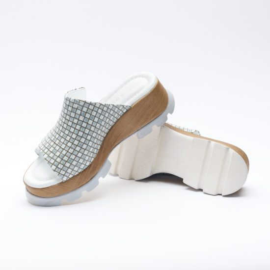 Бели чехли на платформа от естествена кожа /