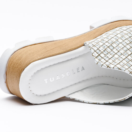 Бели чехли на платформа от естествена кожа /