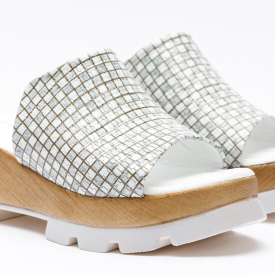 Бели чехли на платформа от естествена кожа /