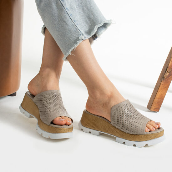 Бежови чехли на платформа от естествена кожа /