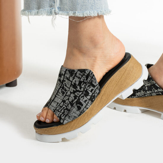 Alternative view of Черни чехли на платформа от естествена кожа