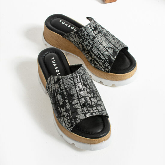 Черни чехли на платформа от естествена кожа /