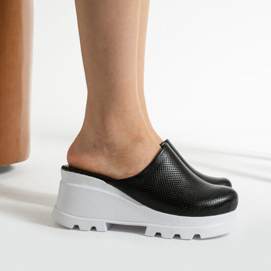 Анатомично кожено черно сабо на платформа /