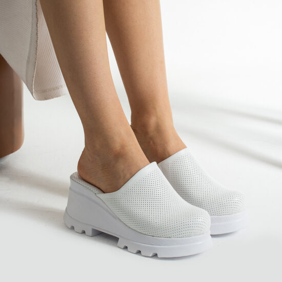 Alternative view of Анатомично кожено бяло сабо на платформа