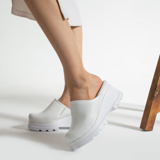 Анатомично кожено бяло сабо на платформа /