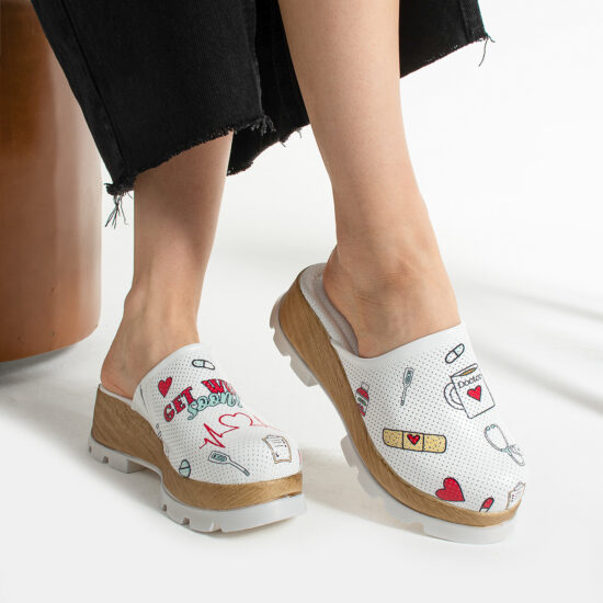 Alternative view of Медицинско сабо на платформа от естествена кожа