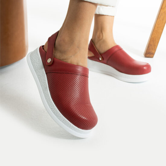 Професионално червено работно сабо с каишка /