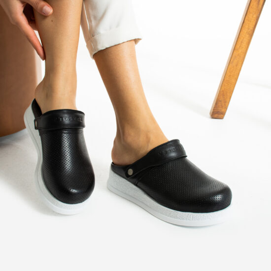 Професионално черно работно сабо с каишка /