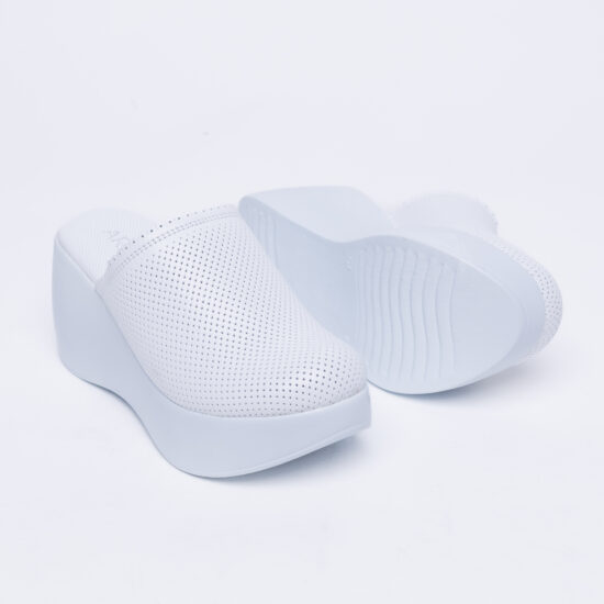 Бели анатомични чехли на платформа от естествена кожа /