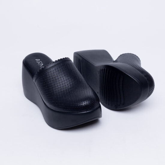 Serena Черни анатомични чехли на платформа от естествена кожа /