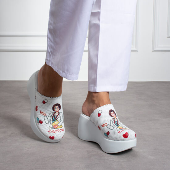 Alternative view of Анатомични медицински чехли на платформа от естествена кожа