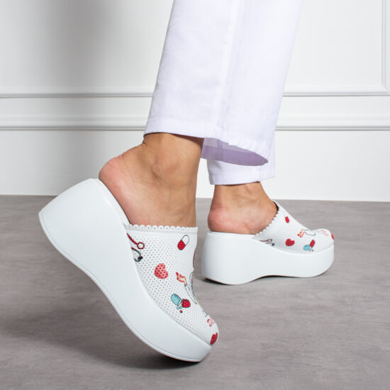 Анатомични медицински чехли на платформа от естествена кожа /