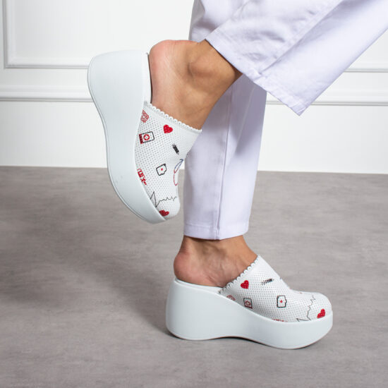 Alternative view of Анатомични медицински чехли на платформа от естествена кожа