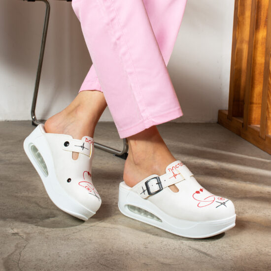 Дамско анатомично медицинско сабо на платформа /